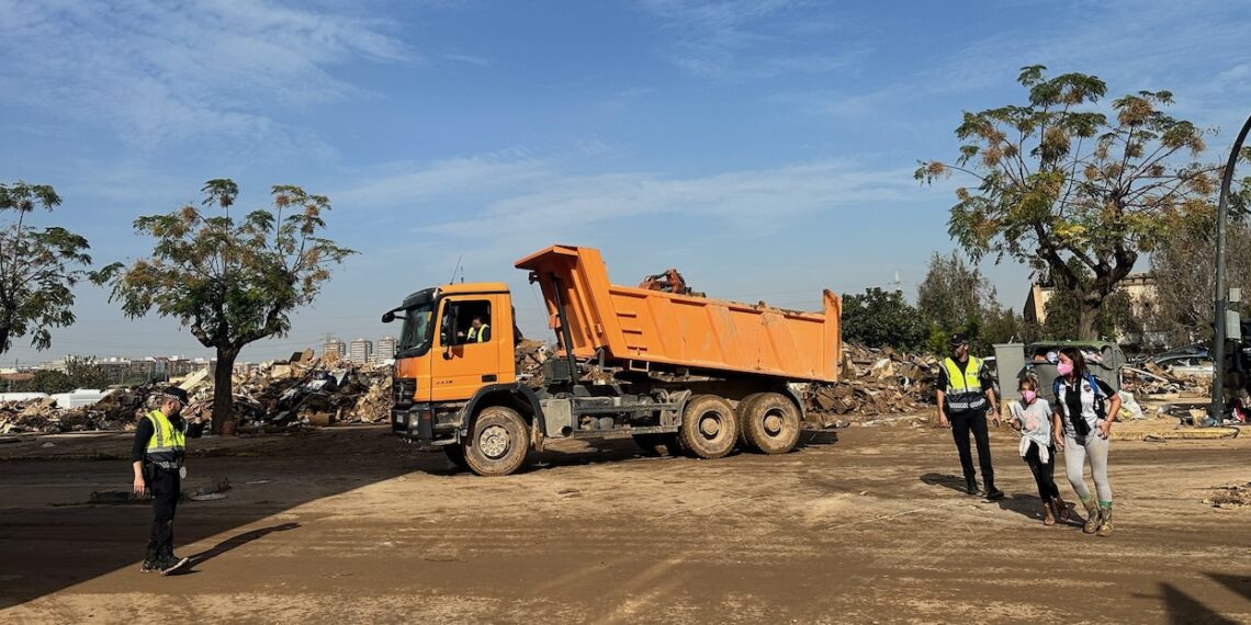 La Generalitat autoriza el traslado urgente de residuos de las inundaciones a canteras de Valencia