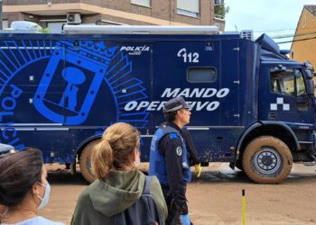 180 agentes de la Policía de Madrid apoyan en Valencia tras las inundaciones de la DANA