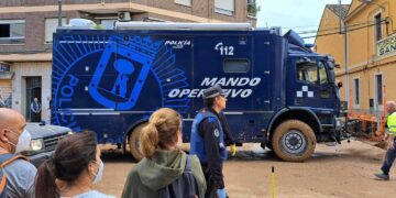 180 agentes de la Policía de Madrid apoyan en Valencia tras las inundaciones de la DANA
