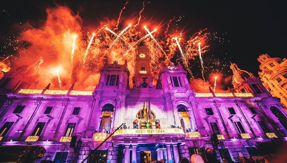 Fuegos artificiales para despedir el 2024 en València