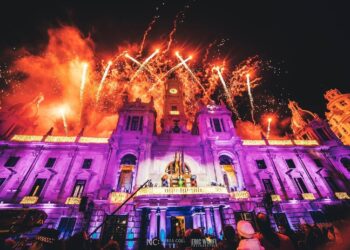 Fuegos artificiales para despedir el 2024 en València
