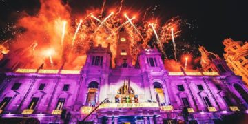 Fuegos artificiales para despedir el 2024 en València