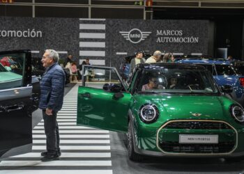 mini coche feria del automovil valencia 2024