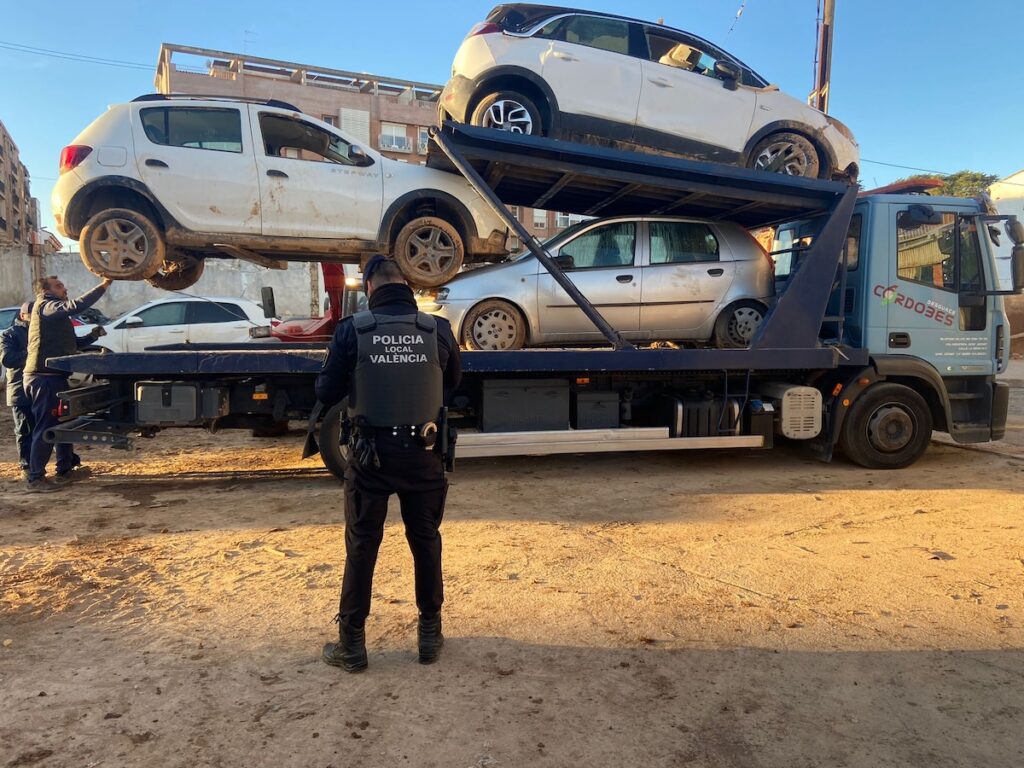 0112 Desballestament vehicles afectats dana 2