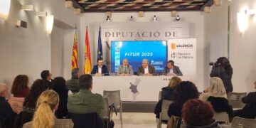 El Consell y la Diputació de València presentan el estand de Fitur a los municipios