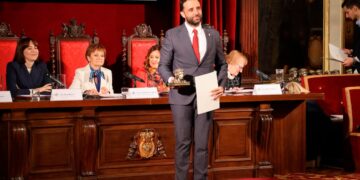 La Universidad de Valencia distingue al Ayuntamiento de Sagunto por su colaboración educativa