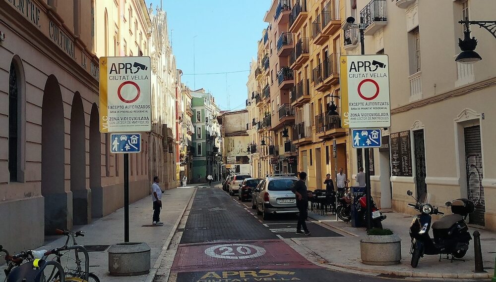 La APR de Ciutat Vella ya está disponible en Google Maps y Waze: consulta rutas y restricciones