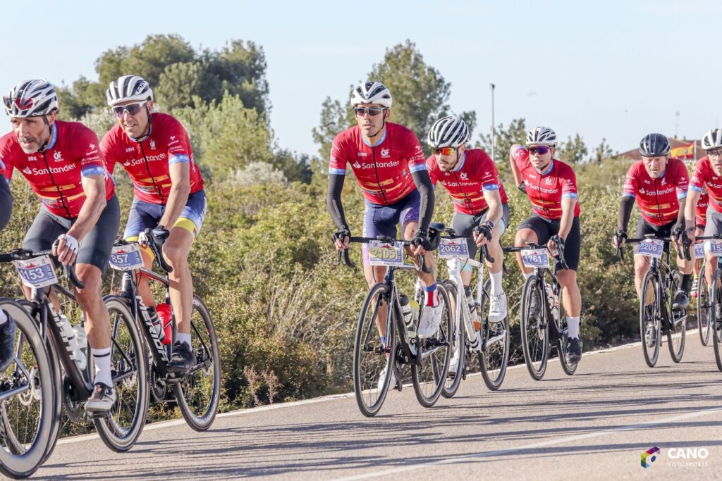 ciclistas gran fondo internacional valencia
