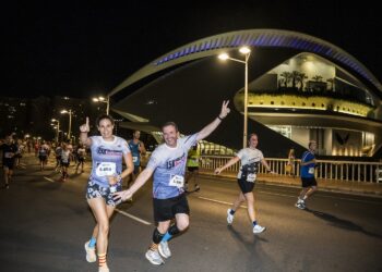 15K Nocturna Valencia 2025: más de 13.000 corredores iluminarán la ciudad