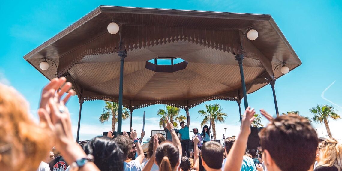 Música y almuerzos frente al mar en la Pérgola de Valencia