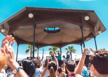 Música y almuerzos frente al mar en la Pérgola de Valencia