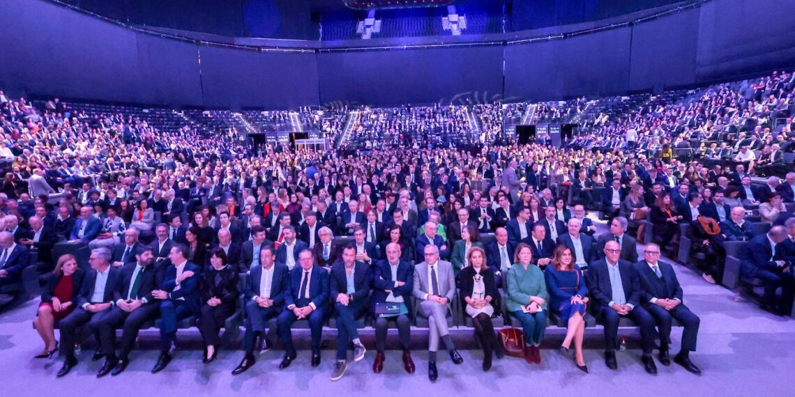 Más de 2.500 personas claman en Valencia: basta de retrasos al Corredor