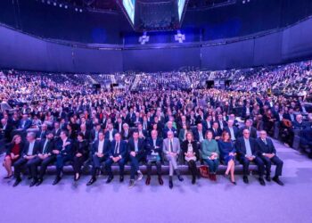 Más de 2.500 personas claman en Valencia: basta de retrasos al Corredor