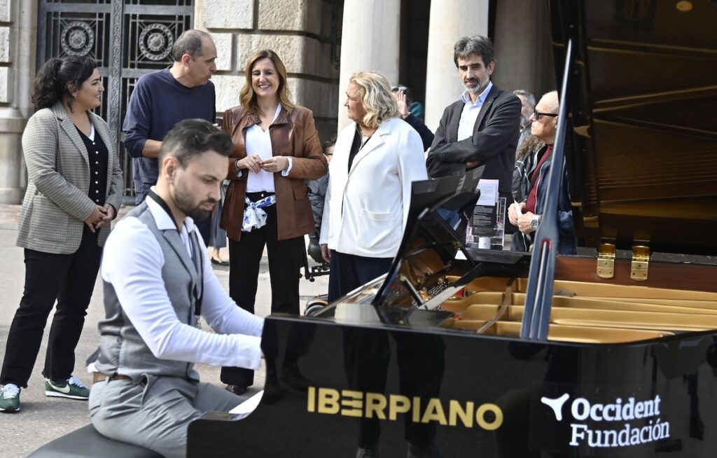 iniciativa pianos en la calle valencia