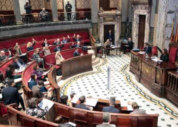 Valencia da paso a la doble denominación: Valencia / Valéncia