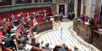 Valencia da paso a la doble denominación: Valencia / Valéncia