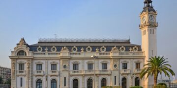 Valencia transforma su Marina: torre de 100m y nuevos jardines junto al puerto