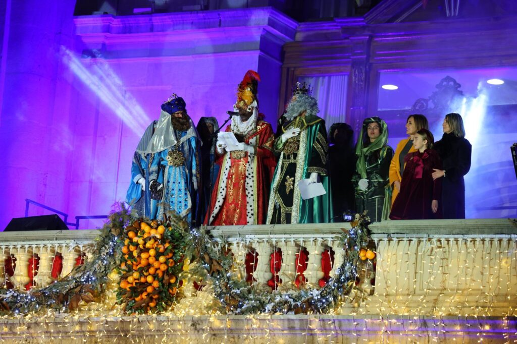 reyes magos en valencia balcon