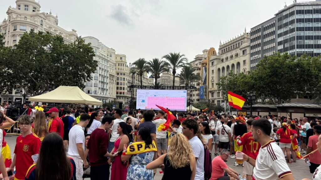 0719 Final Mundial Futbol 2026 Placa Ajuntament 36