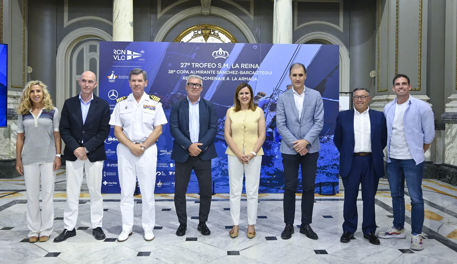 Embarcaciones compitiendo en el Trofeo SM La Reina de Vela