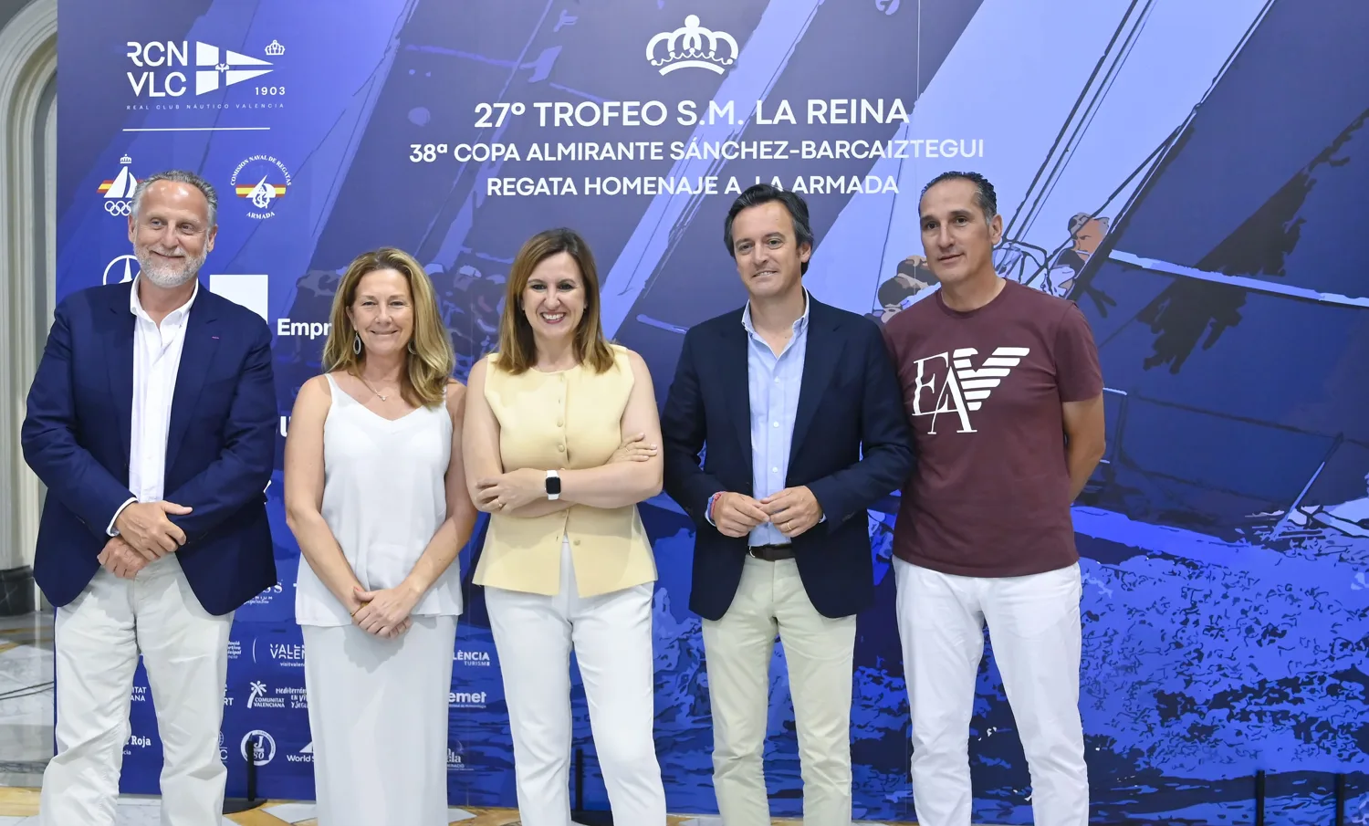 Embarcaciones compitiendo en el Trofeo SM La Reina de Vela