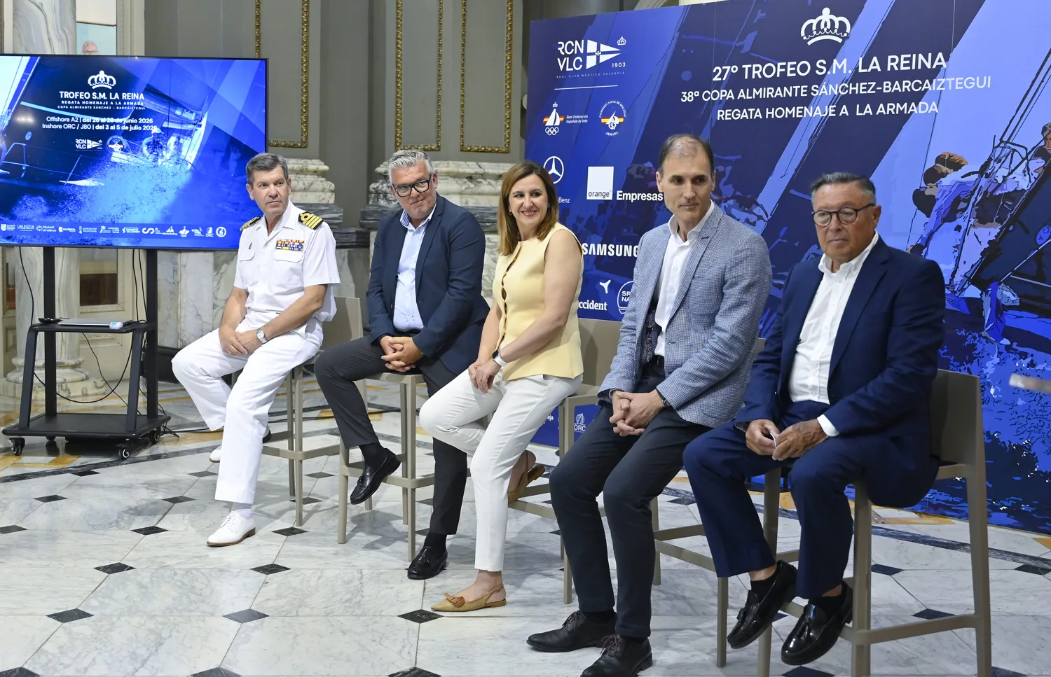 Embarcaciones compitiendo en el Trofeo SM La Reina de Vela